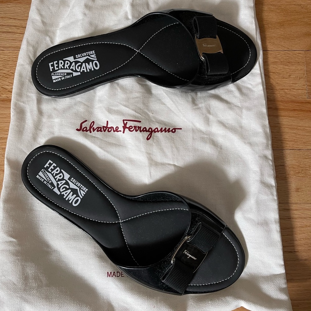 Salvatore Ferragamo bow slide sandals